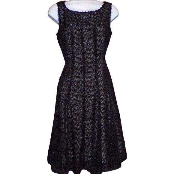 J. TAYLOR *NWT* Black Beige Shimmer Metallic Eyelash Fit and Flare Soft Textured - Picture 1 of 8